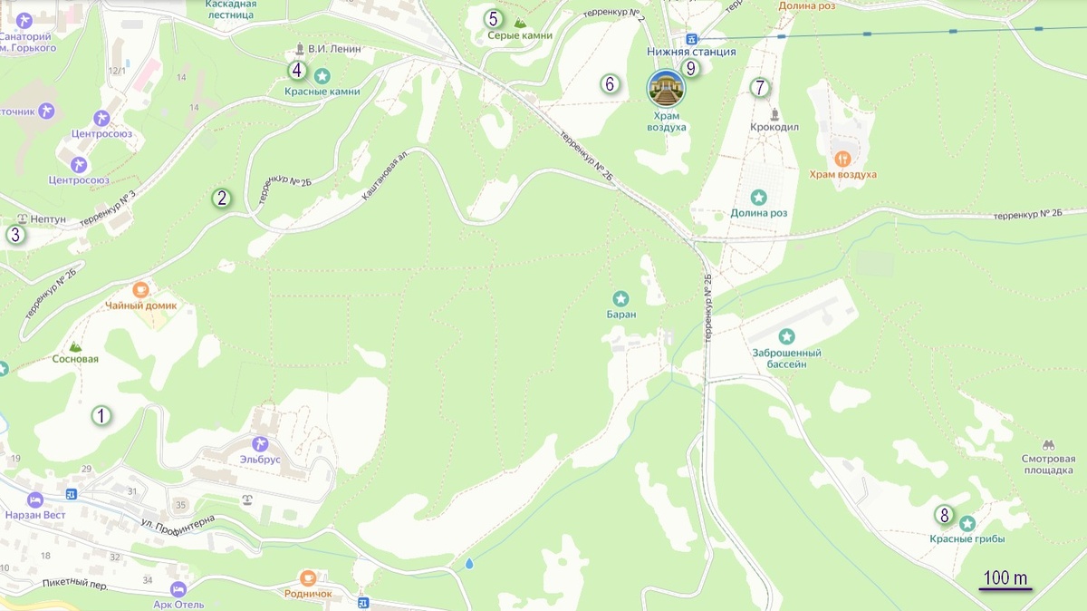 Достопримечательности Среднего парка: : 1 – Сосновая горка, 2 – Дубовая аллея, 3 – Царская площадка, 4 – Красные камни, 5 – Серые камни, 6 – Первомайская поляна, 7 – Долина Роз, 8 – Красные грибы, 9 – Храм Воздуха