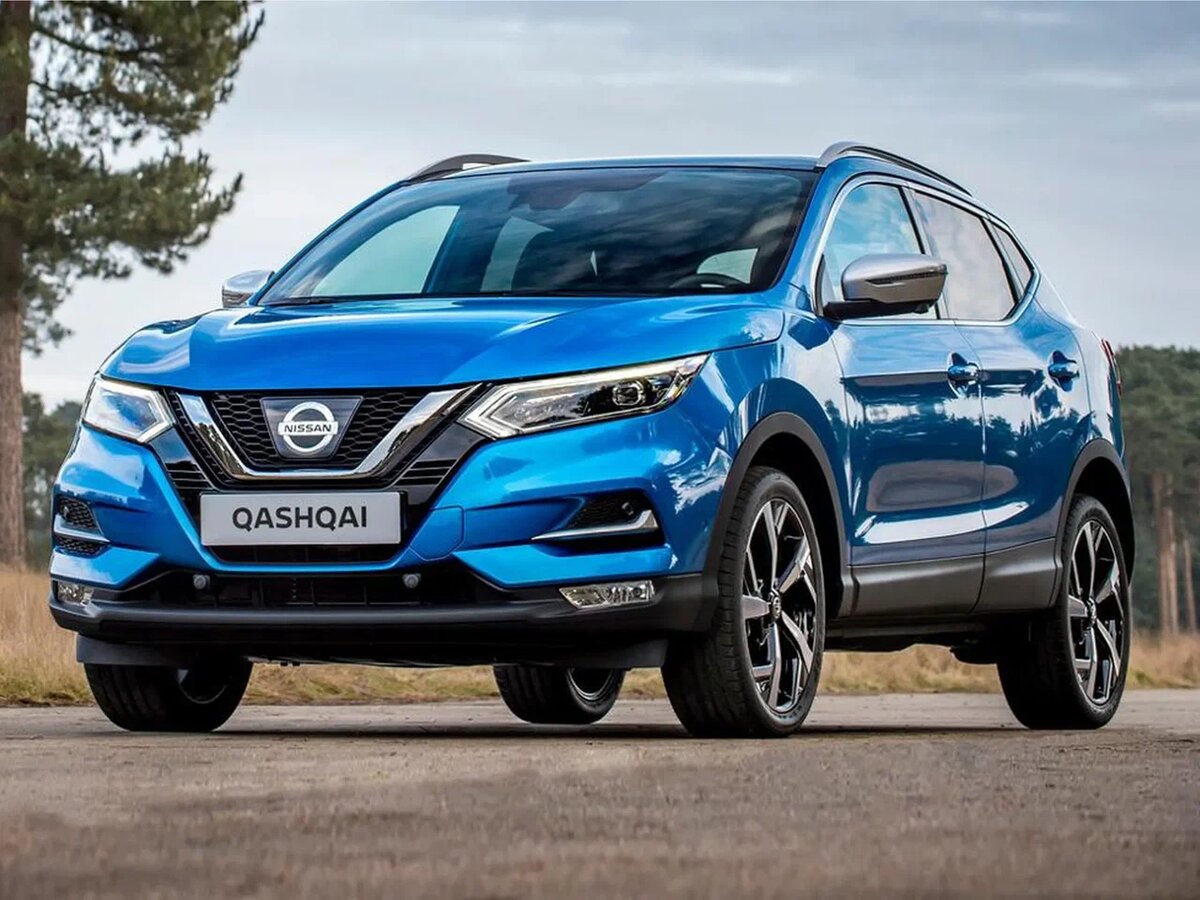 V-образная решетка радиатора глубже вклинилась в бампер, появилось больше ломаных линий. В сравнении с дорестайлинговой версией стиль стал немного интереснее. Все очень похоже на X-Trail. Эти модели легко спутать