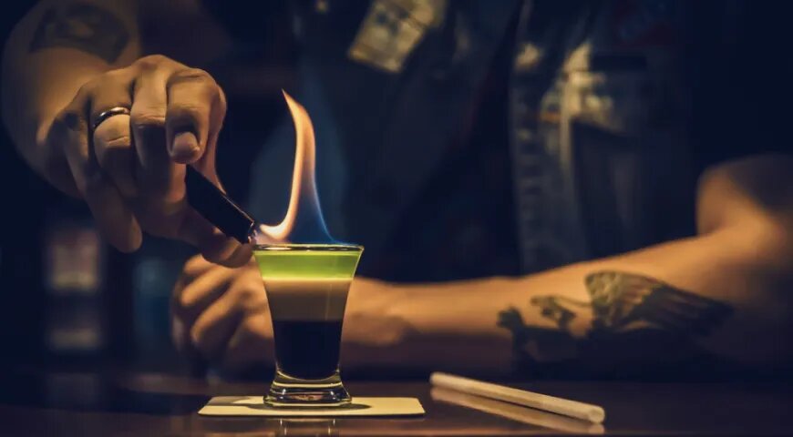   Б-55 с абсентом (фото Shuttersock/FOTODOM)