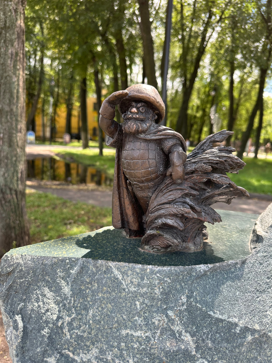 Гриб- дозорный около Глебовского моста, при входе в кремль