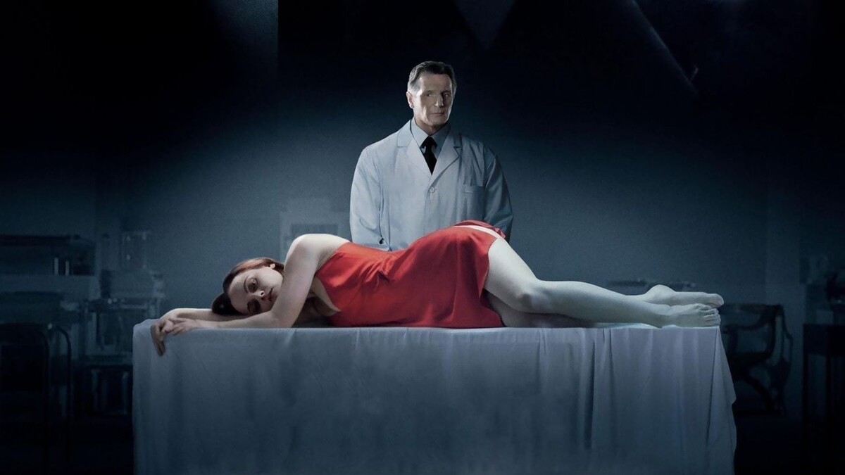 Главные герои фильма в морге