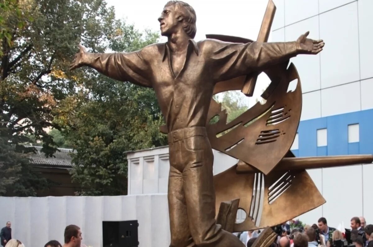    Одесситы устроили митинг из-за сноса памятника Высоцкому