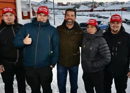    Сторонники США в Гренландии — бездомные и бедняки, которых подкупил едой Трамп-младший