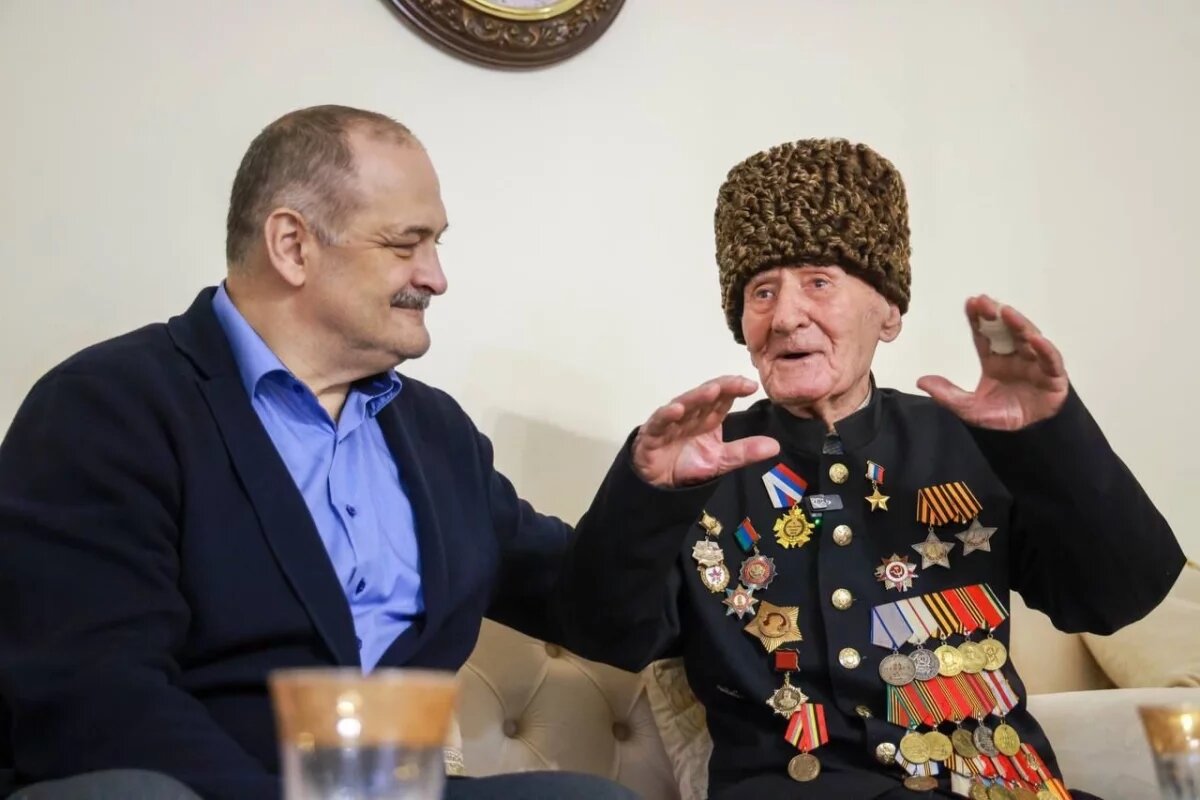    Глава Дагестана поздравил ветерана-миллионера с 101-летием