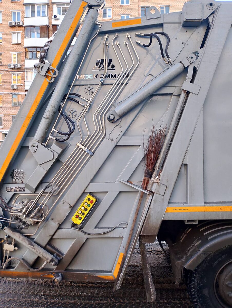 Мне показалось, фото имеет отношение к теме статьи. Как думаете - имеет или мне показалось?