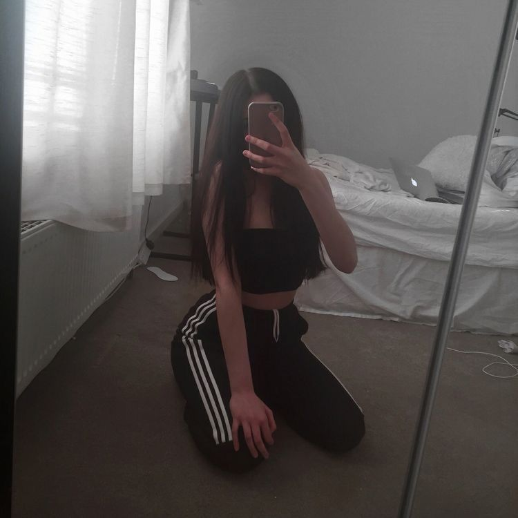 Жительница Сибири продает невинность в 26 лет за кругленькую сумму