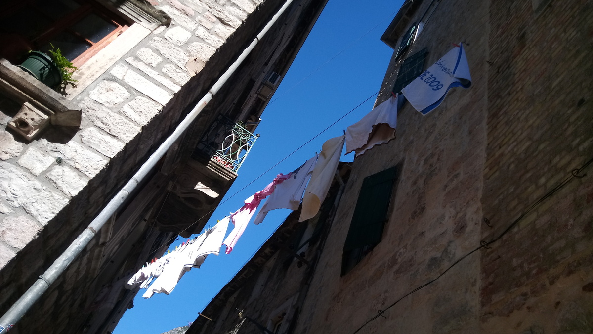 Только не вешайте так далеко