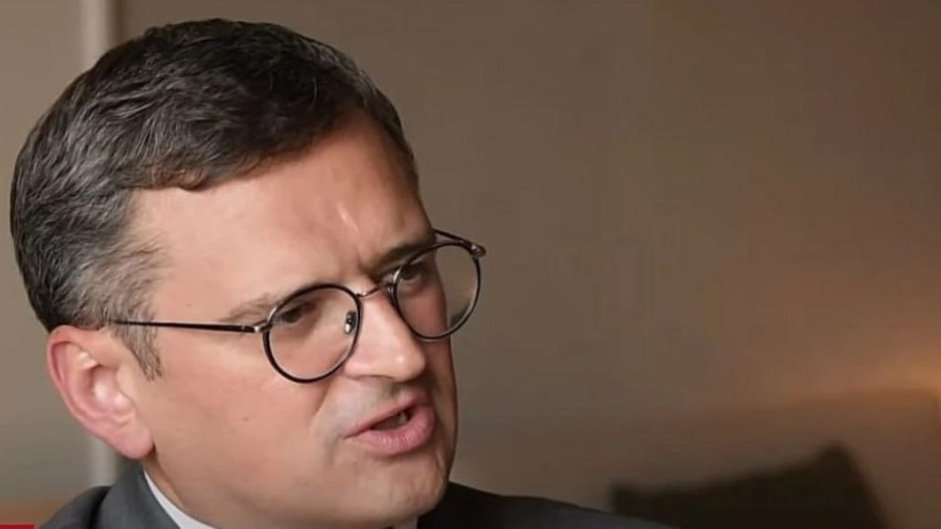    Дмитрий Кулеба уговорил сына продолжить обучение в университете. Фото: Политика страны