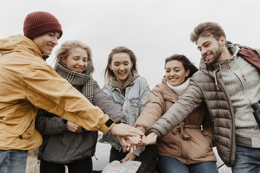  Запланируйте регулярные встречи с друзьями или семьей