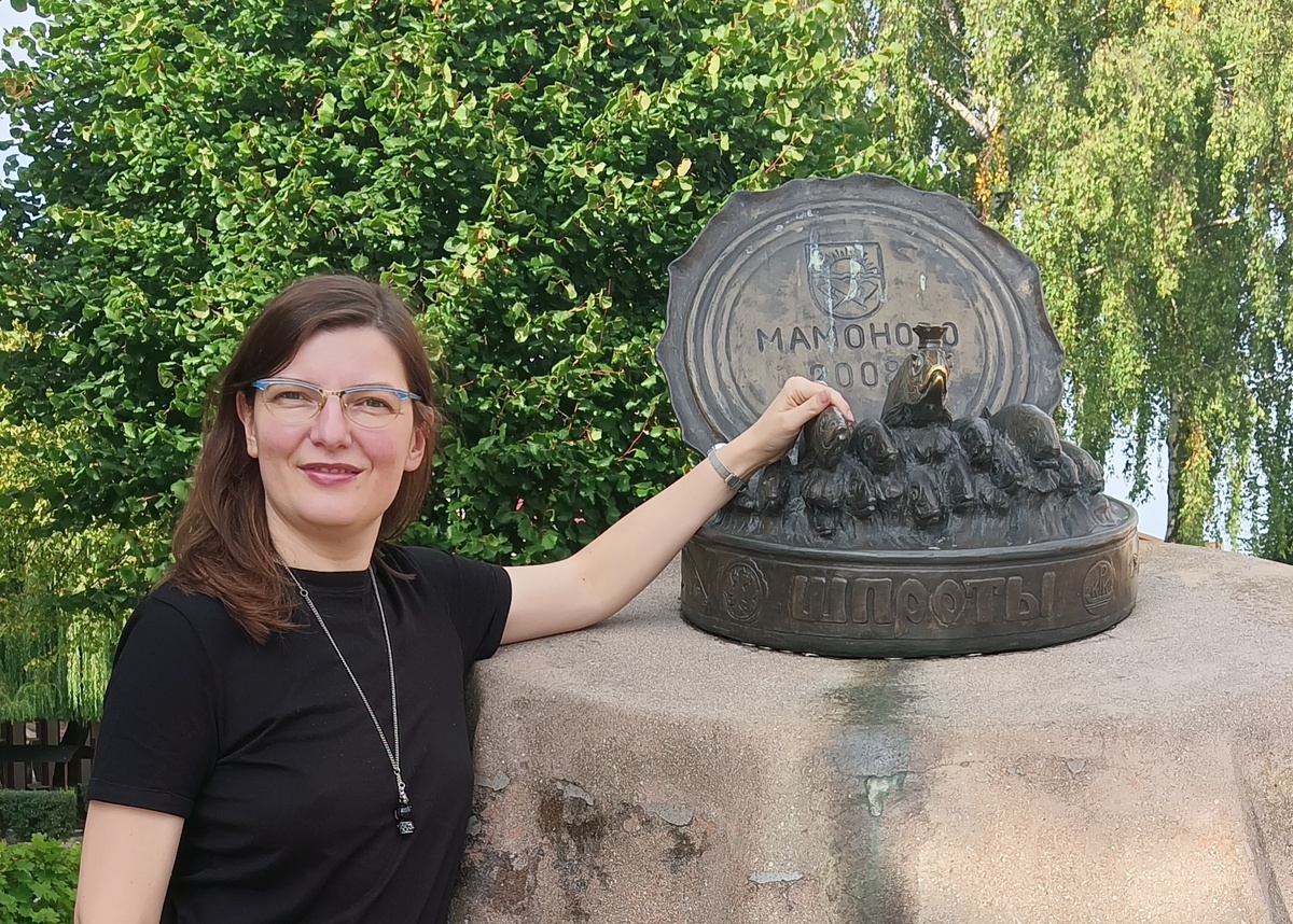 Золотая рыбка в шпротах. Калининградская область.