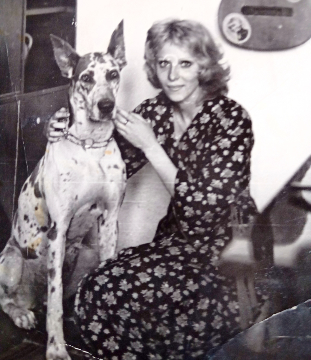 Вот такая была я, худющая, Диана меня не раз спасала от хулиганов(фотоархив)