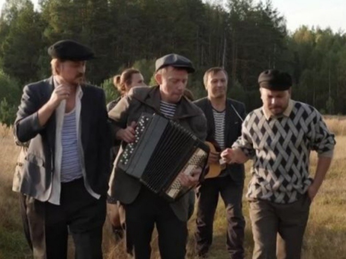 Сумишевский и петрухин пластиночка. Виниловая пластинка сумишевский. Сумишевский петрухин виниловая пластинка. Винилоаая. Пластиночка виниловая сумишевский.