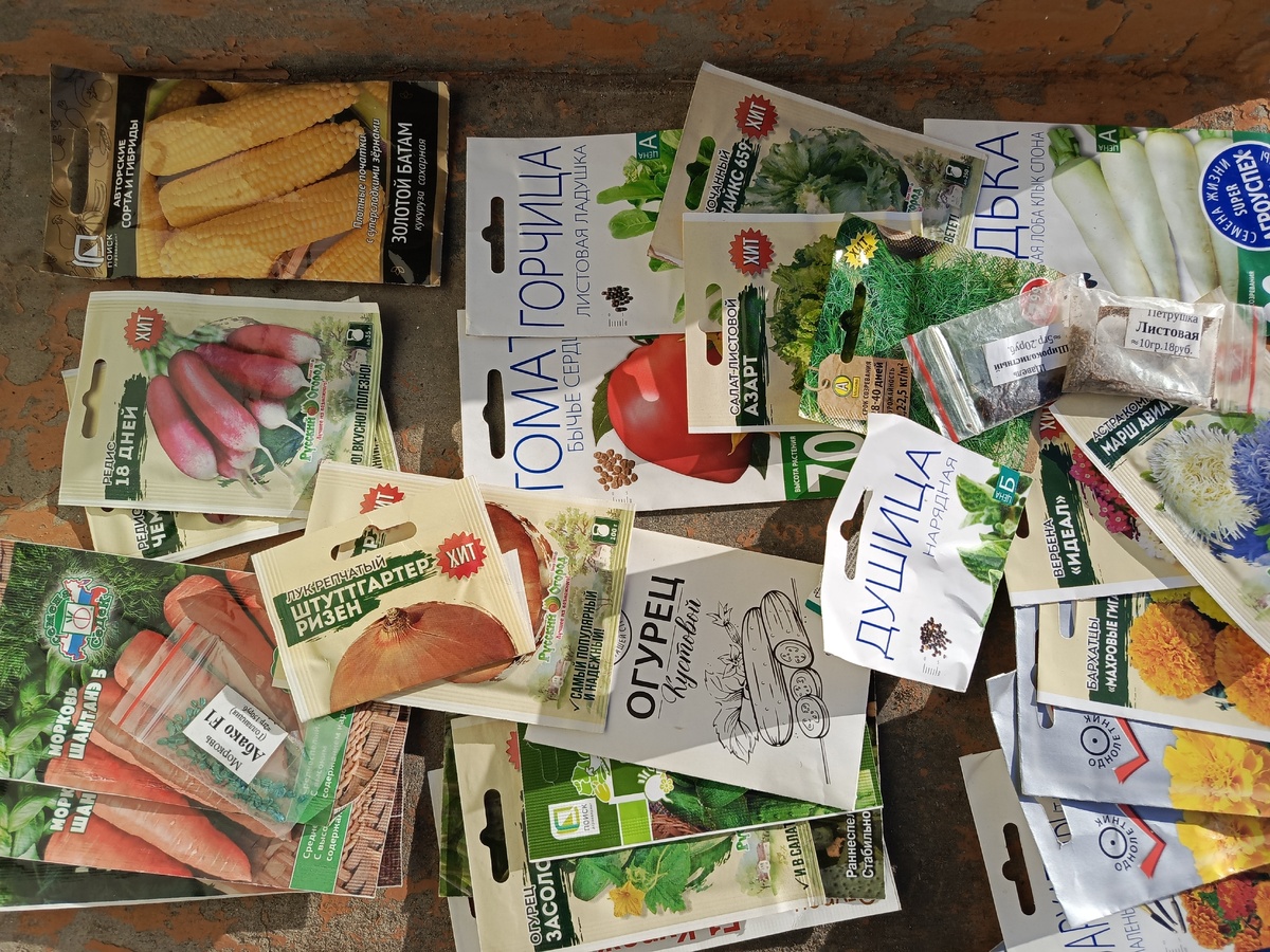 Частично разобрала свои запасы. Надо срочно закупиться сесенами помидор.