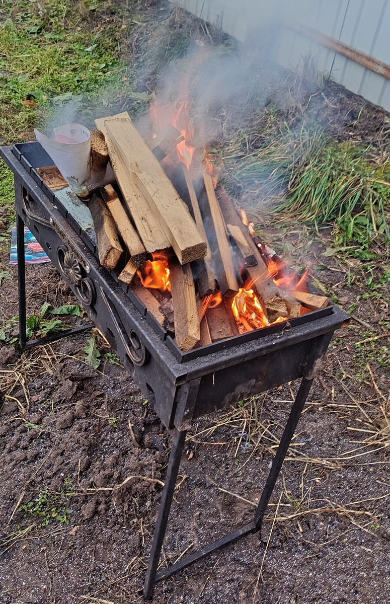 Мангал в частном доме моих родителей 