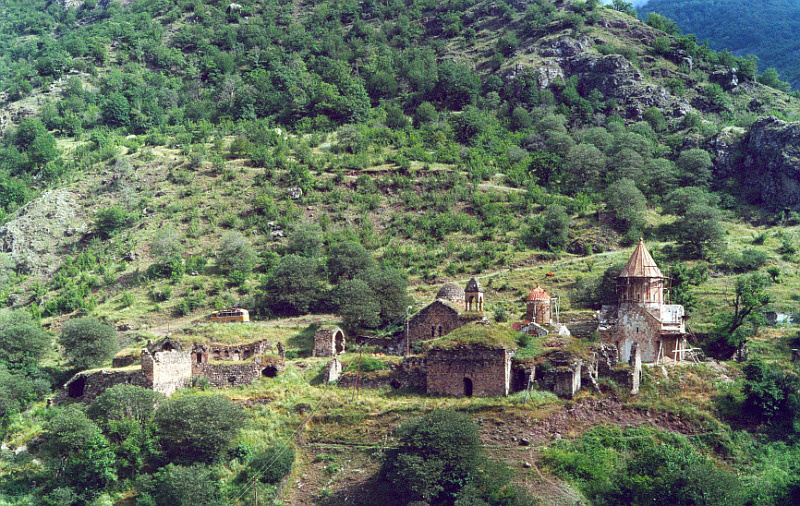 храмовый комплекс Худаванг в Кельбаджарском районе (XIII век),