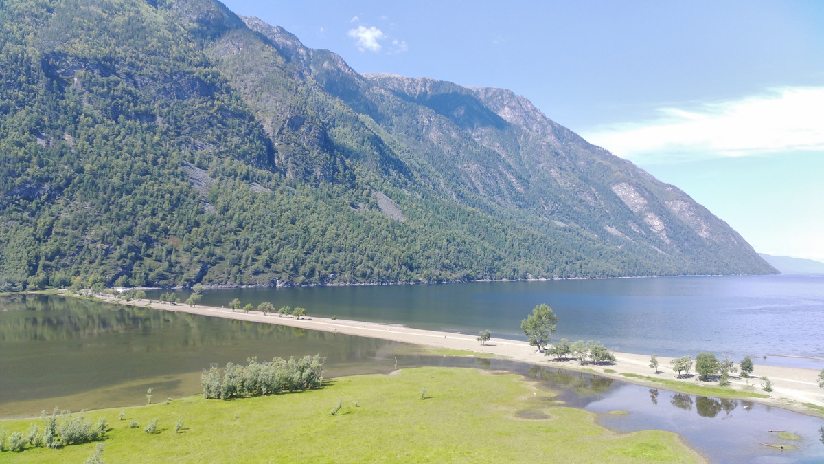 Мыс Карсай на Телецком озере