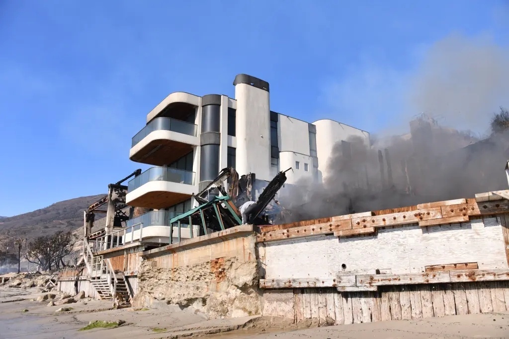 Уцелевший дом