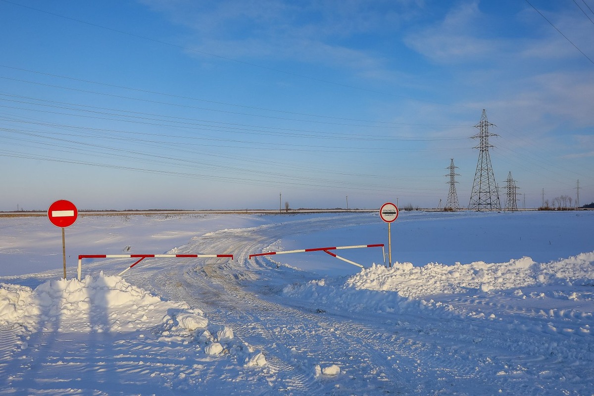    На северных зимниках Югры из-за потепления ограничили грузоподъёмность
