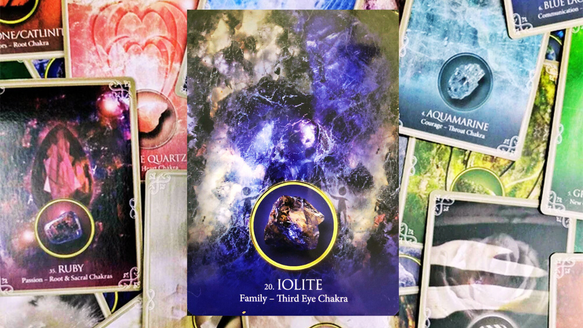 Иолит. Photo «Eternal Crystals Oracle» by Jade-Sky. 
