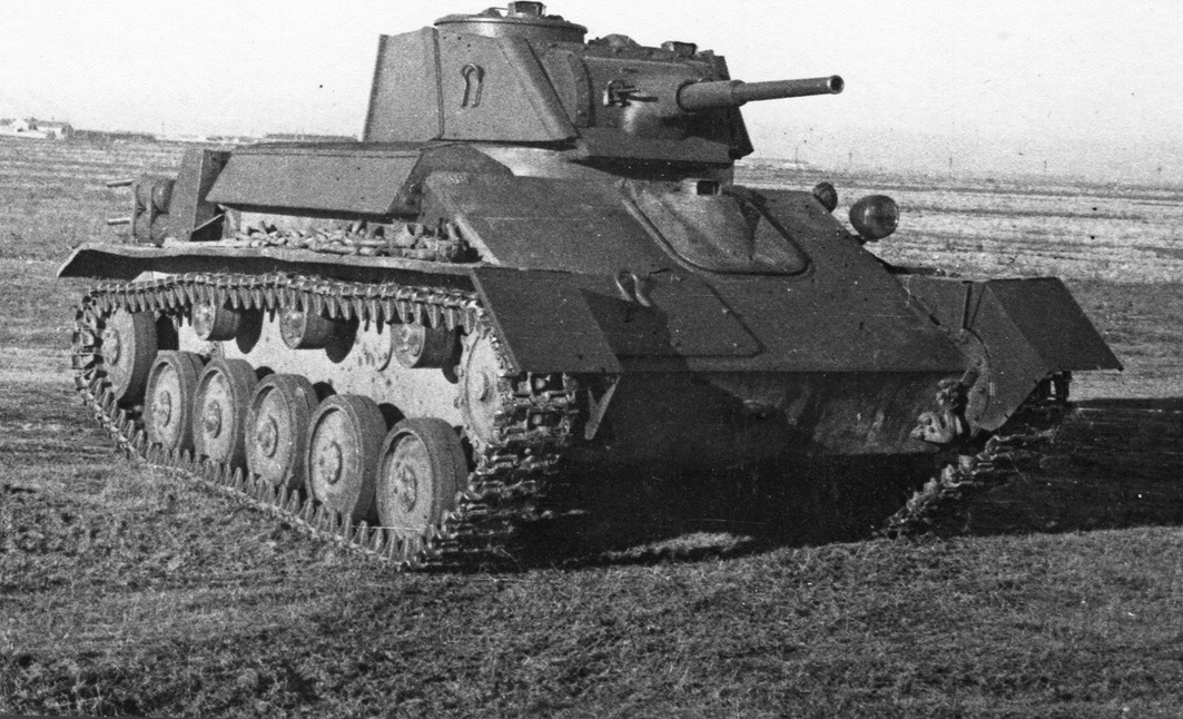 Прототип Т-80 на испытаниях в Кубинке в 1942 году