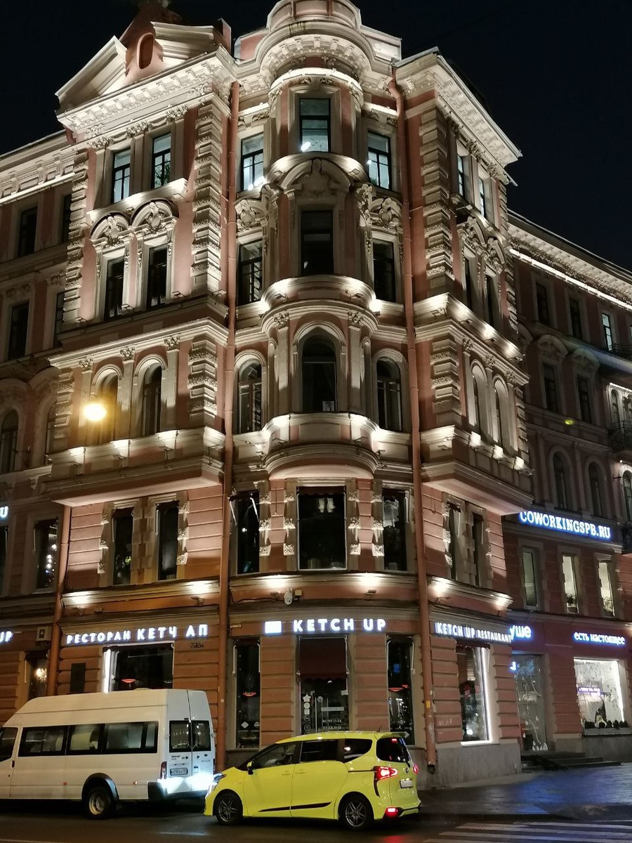 Каждое здание в Санкт-Петербурге памятник архитектуры.