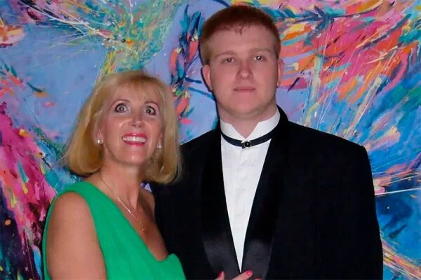    Рори Сайкс с мамой, фото: соцсети