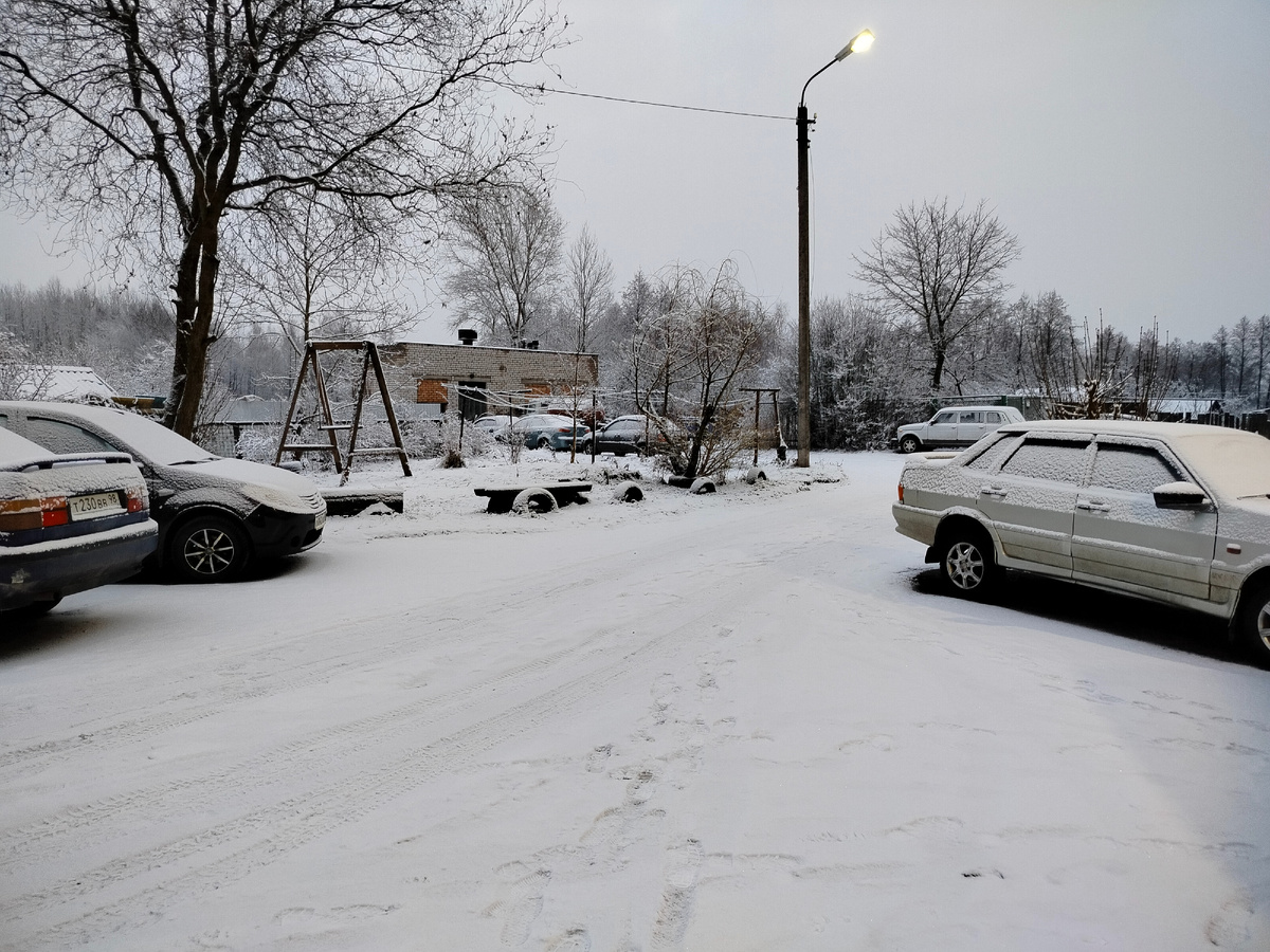 Утро. Наш двор