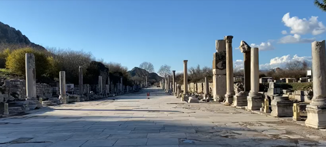 Улица Аркадиана. Эфес. Январь 2023 года.