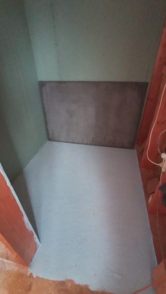 Гидроизоляция по ОСП и готовый у укладке лист шифера