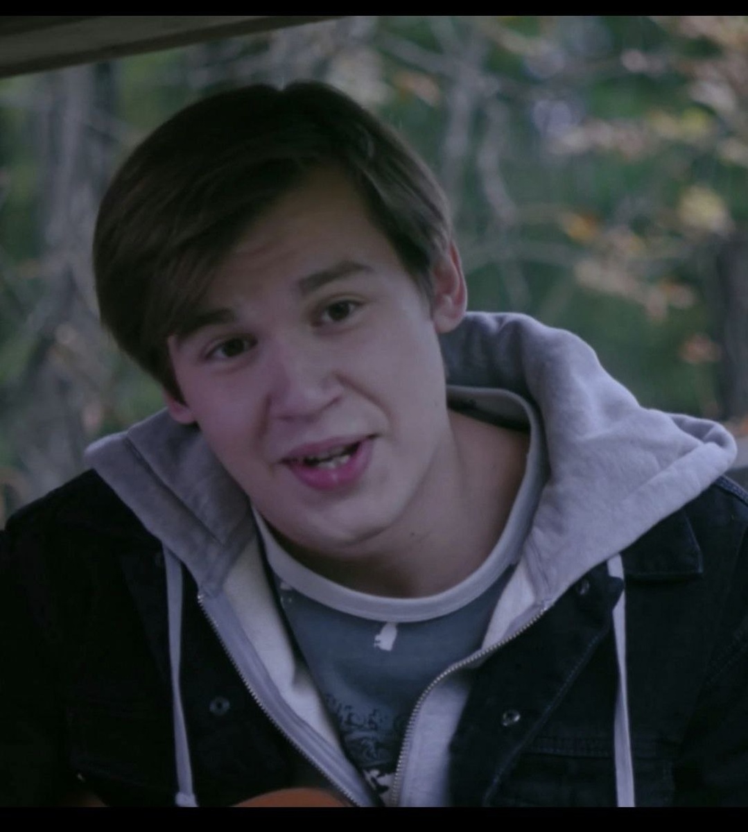 А вот сын Ломагиных, либо в роддоме перепутали, либо папа его все таки не доктор Юрич