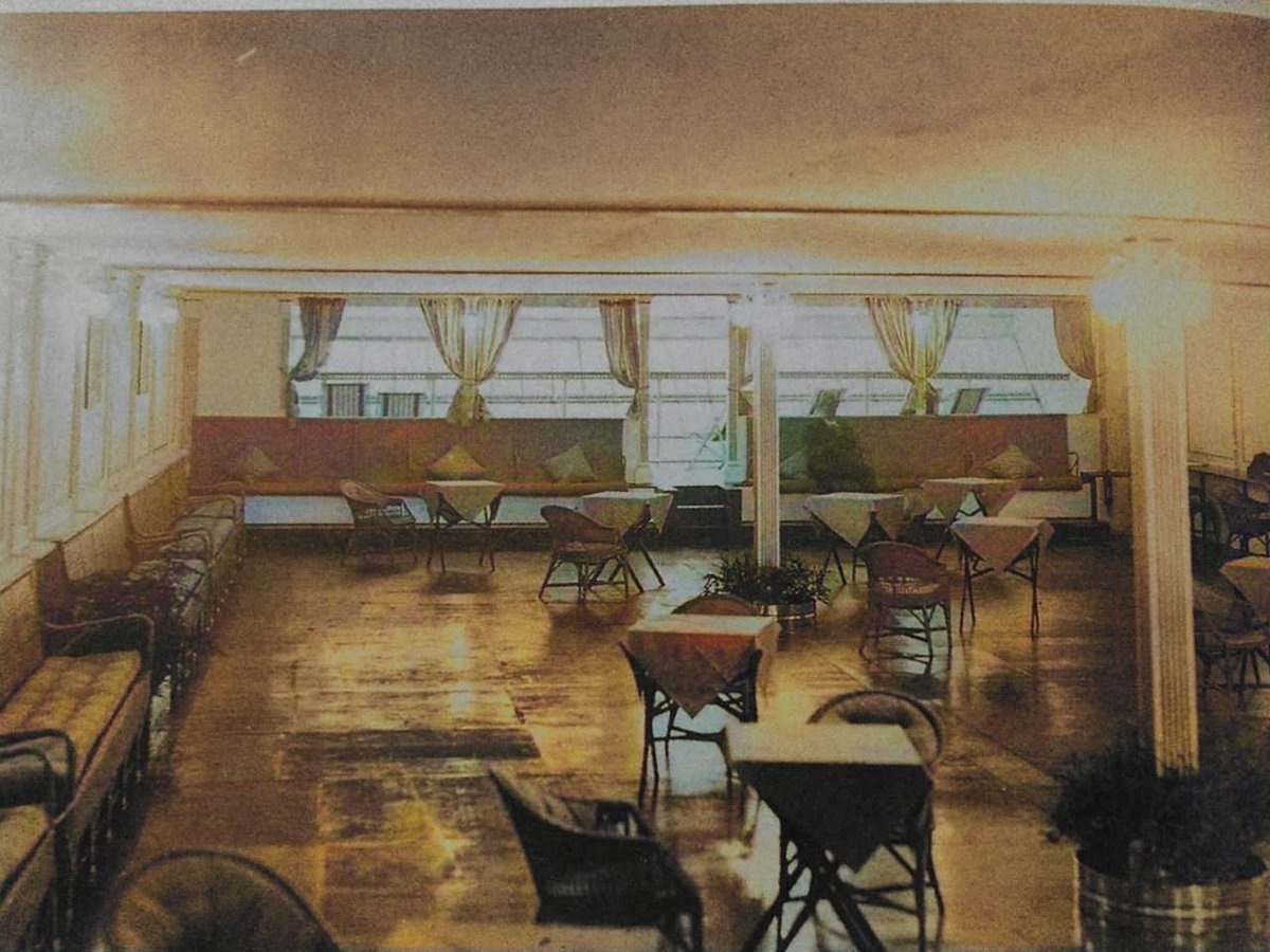 Интерьер R101