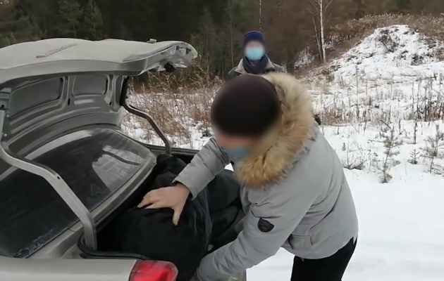 Кадры следственного эксперимента.