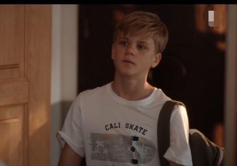 Иван Тамашев в роли Вити Вершинина, юнный математик в сериале "Швабра"