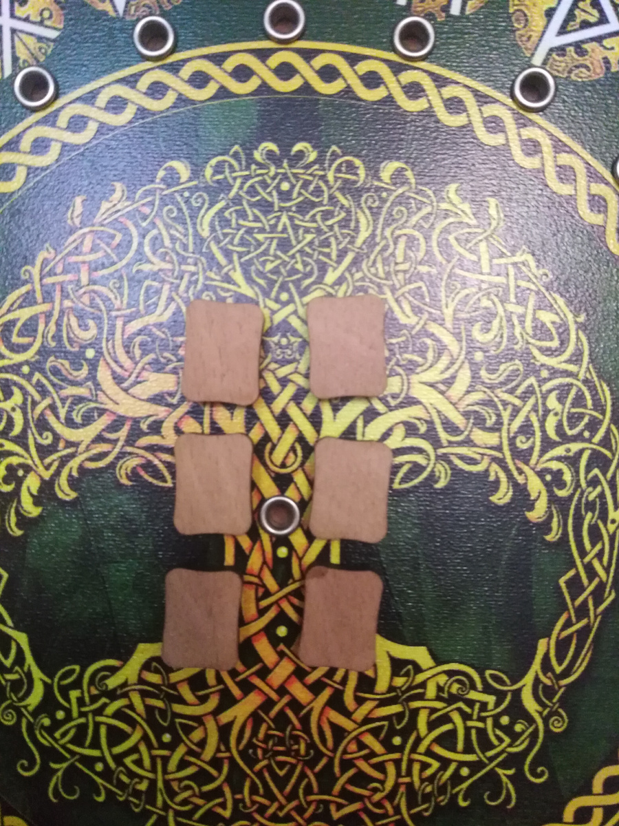 Блиц расклад, в этой статье - средний и нижний ряд..Фото канала Таро Портал .