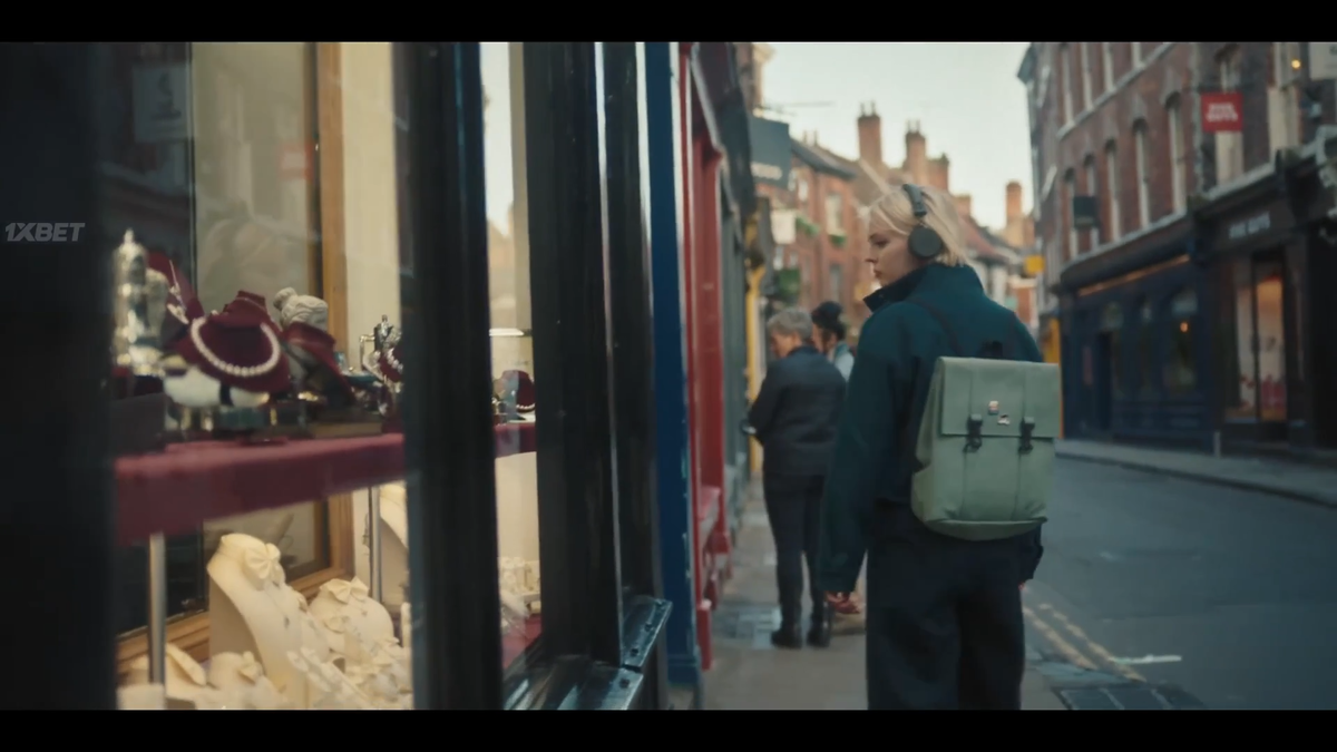 Кадр из сериала.