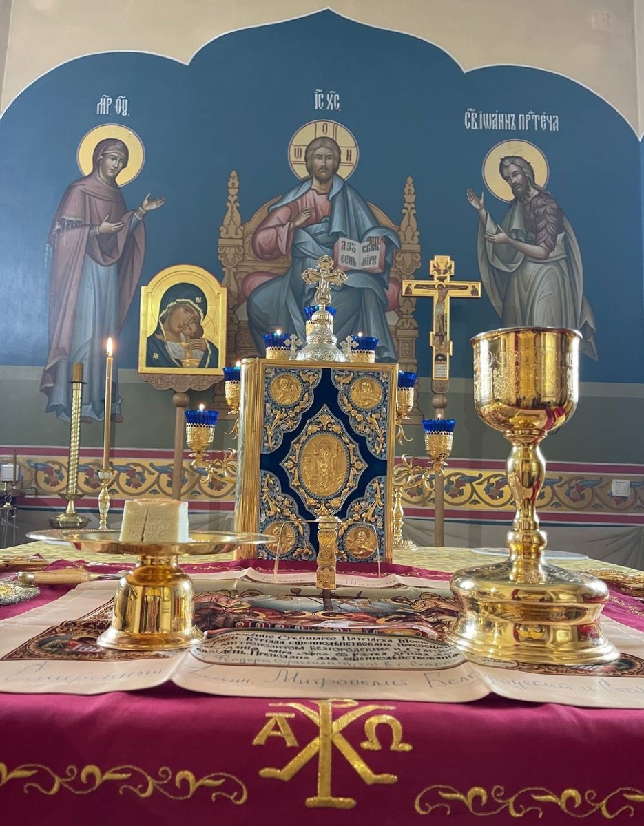 Ему видней, какую дверь перед нами открыть, а какую наоборот - закрыть. Фото из свободного источника в Интернете.