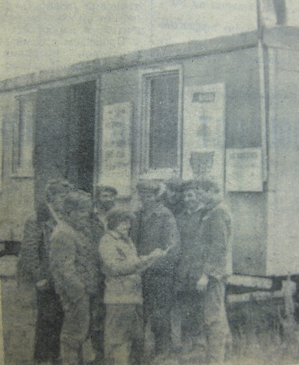 1985 год, экономист Н. А. Жукова беседует с механизаторами