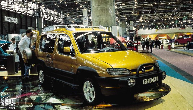 Выставочный экземпляр имеет в максимальной комплектации 