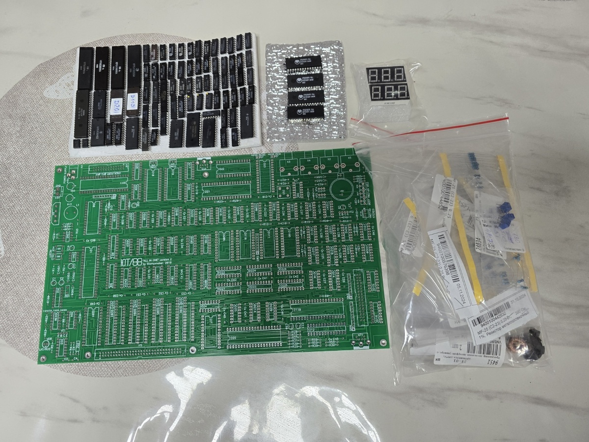 Комплект для сборки ретро компьютера "ЮТ-88".