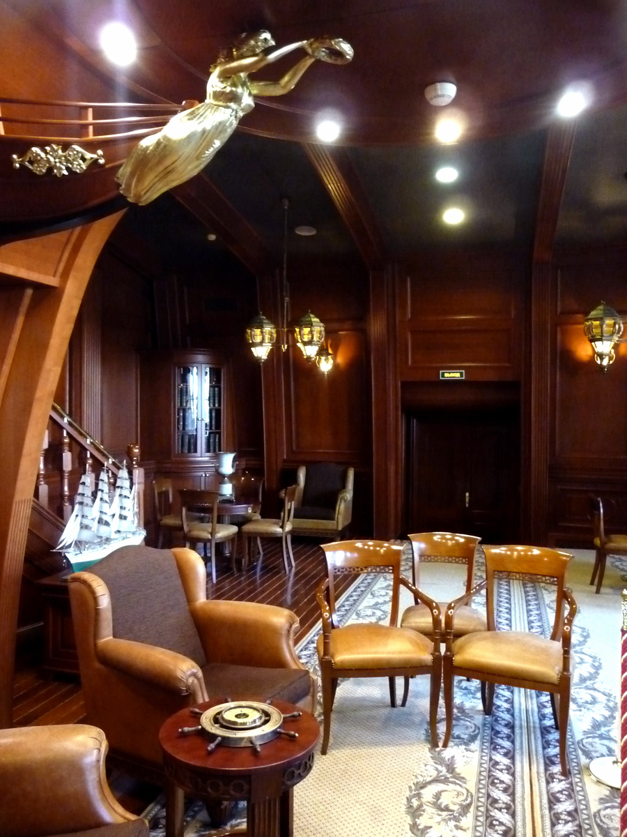 Константиновский дворец