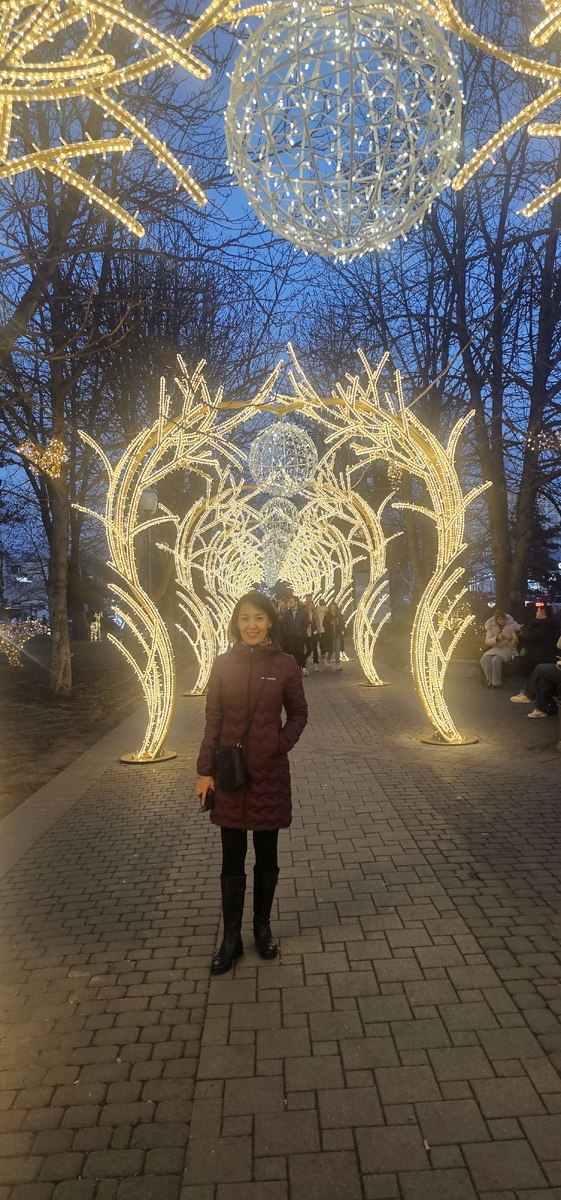 На пару секунд толпа образовала пустоту и я успела сфоткаться) 