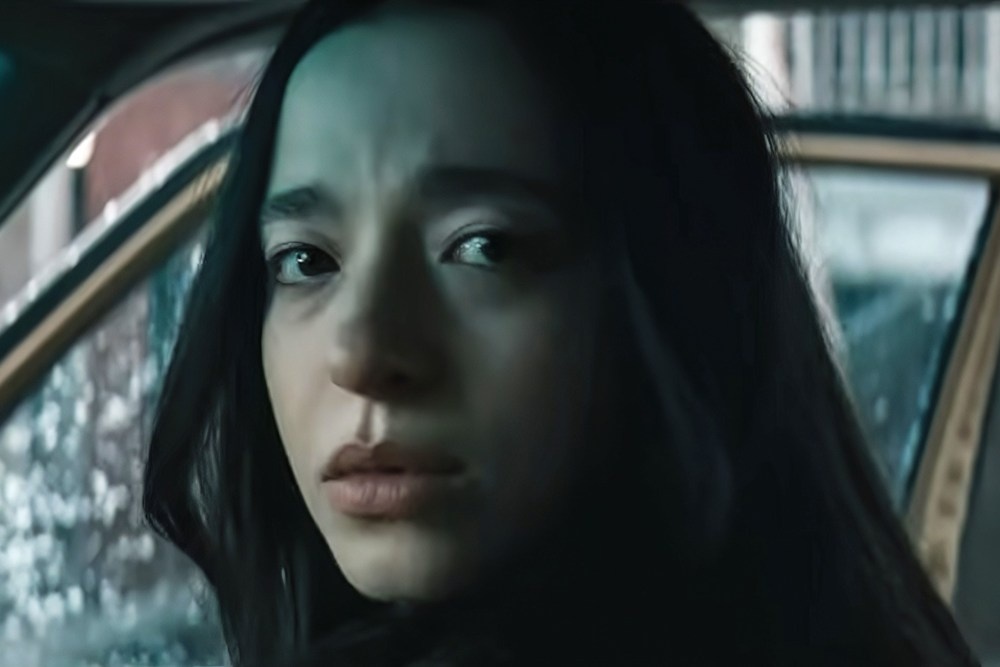 актриса Майки Мэдисон в роли Аноры