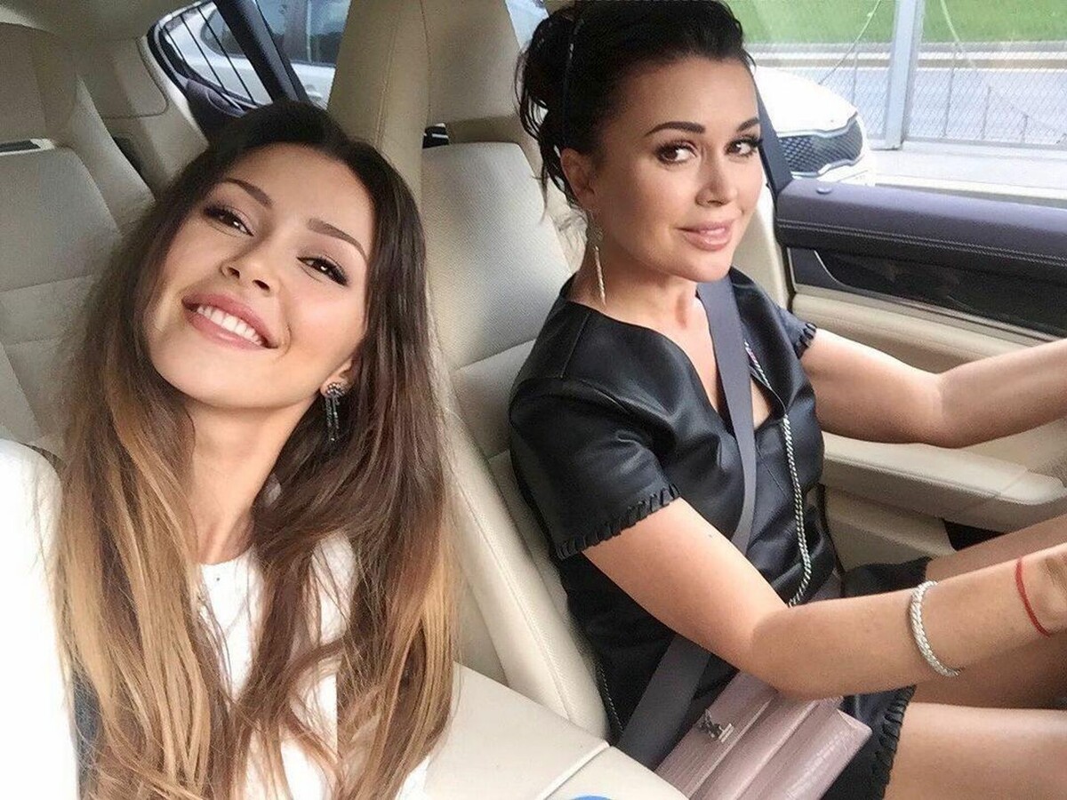 Оказавшись в положении, когда изменения в теле становятся заметными, Анна Заворотнюк столкнулась с проблемой, с которой не ожидала встретиться.