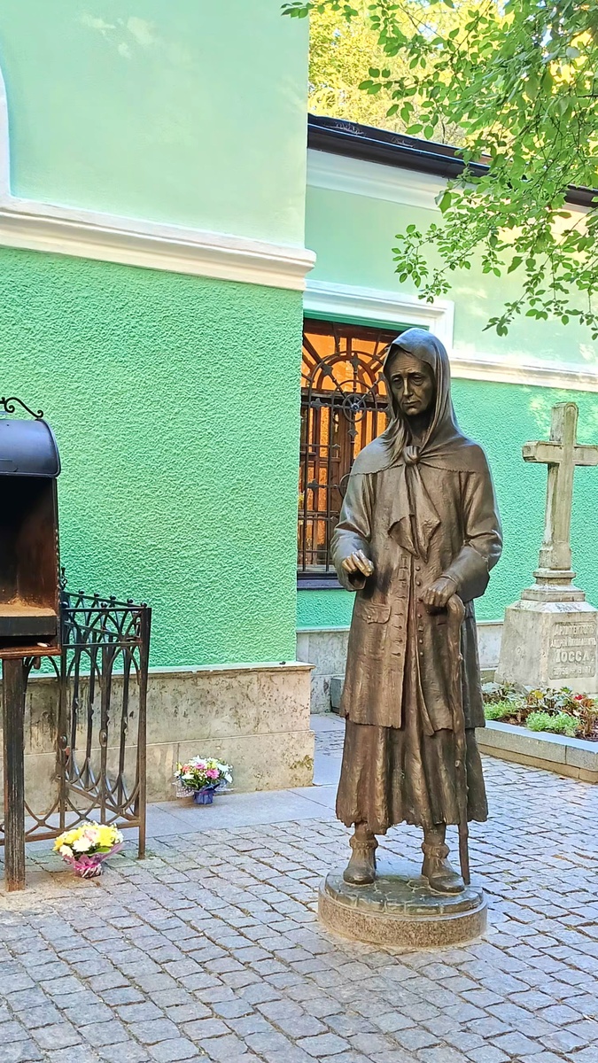 Памятник святой блаженной Ксении Петербургской около часовни на Смоленском кладбище. Открыт 06 июня 2023 года в день 35-летия с дня прославления Ксении Петербургской в лике святых.