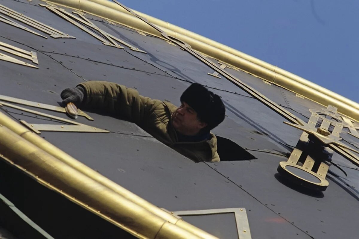    Часы в Кремле менялись, но оставались главными в течение шести с лишним веков.