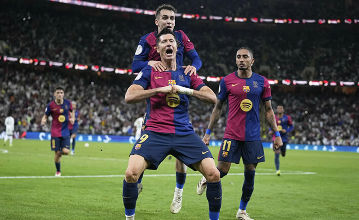 Роберт Левандовски вывел "Барселону" вперед на 36-й минуте, после чего каталонцы быстро довели свой перевес до крупного. Фото: соцсети