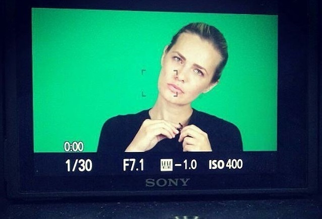 Когда я была заместителем главного редактора, успевала не только заниматься операционной деятельностью, но еще и сценарии к аналитическим роликам писала, и свои видео записывала
