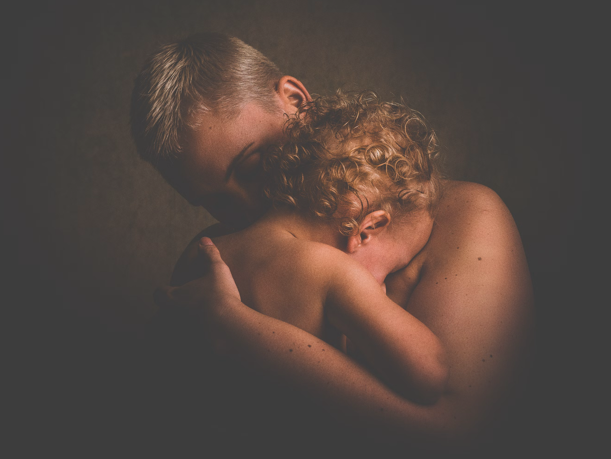 Воспитанная и взращенная скромность в ребенке убивает его будущее. И не будьте скромными, пока не сможете организовать свою жизнь и применение своим сильным сторонам так, чтобы легко, в радости и в пользе людям заработать свой первый миллион в месяц.