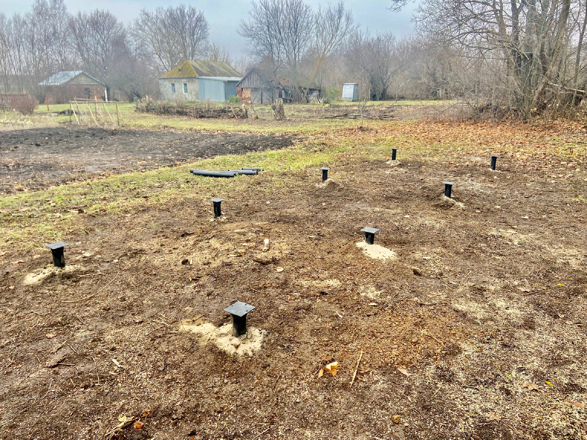 Свайно-винтовой фундамент под мобильную баню 8 на 2,3 