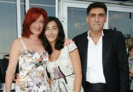 Несмотря на развод, бывшие супруги вместе воспитывали дочерей